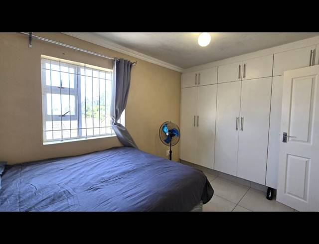 2 BEDROOM FLAT FOR SALE IN PADFIELD PARK